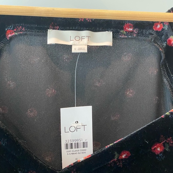 NWT New LOFT Floral Velvet Puff Sleeve Top Size Small - Picture 6 of 8